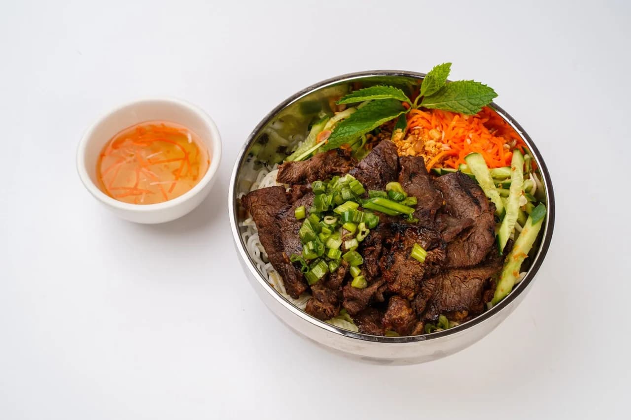 Vermicelli Bowl with Charbroiled Beef