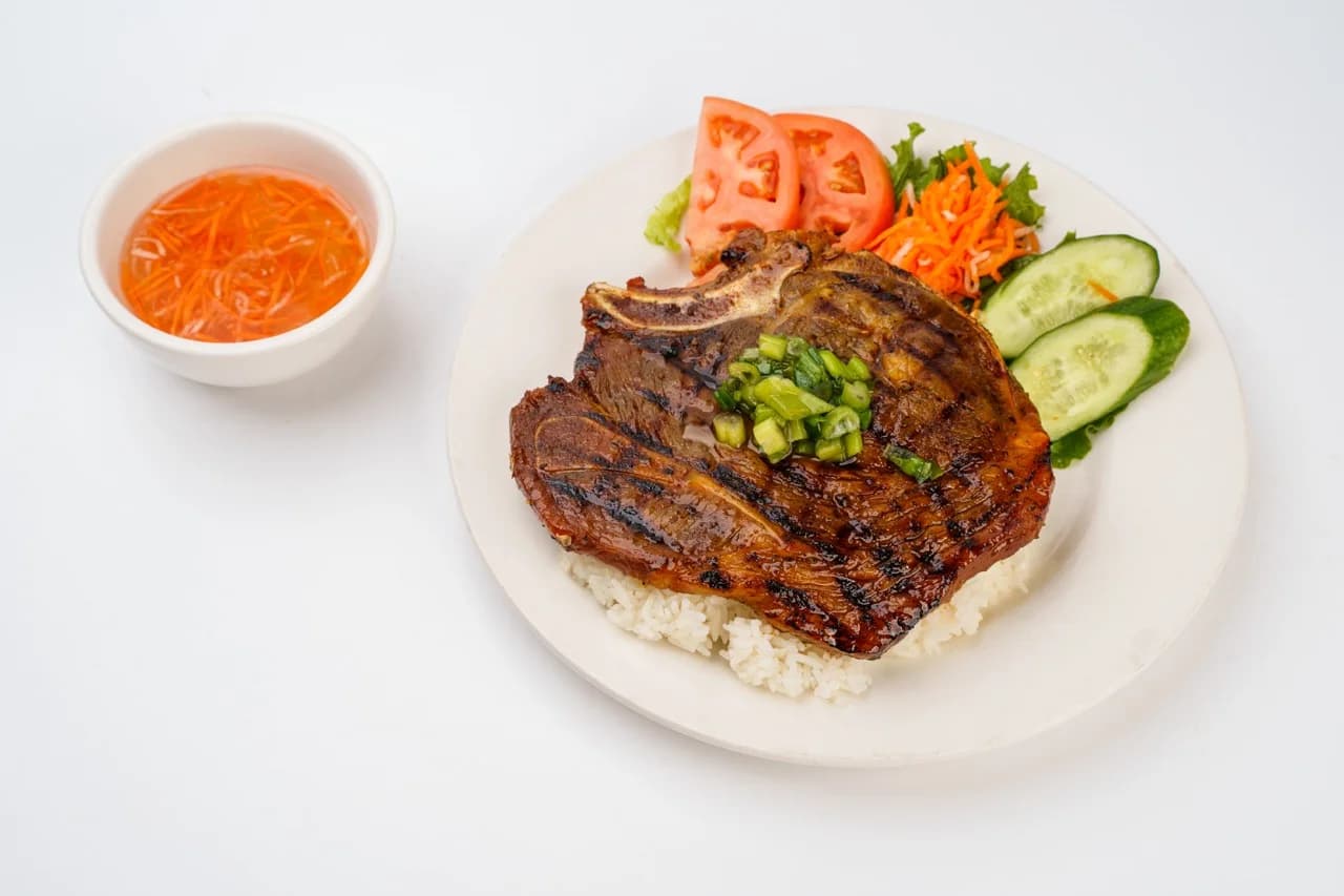 Rice Plate with Charbroiled Pork Chop
